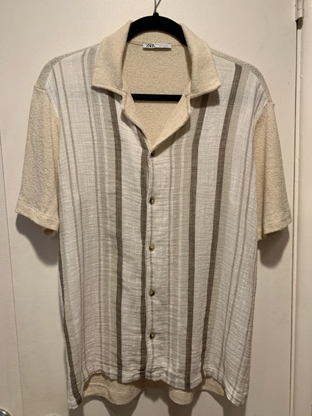 Zara Men’s Cream Short-Sleeve Button-Up Shirt with Stripes